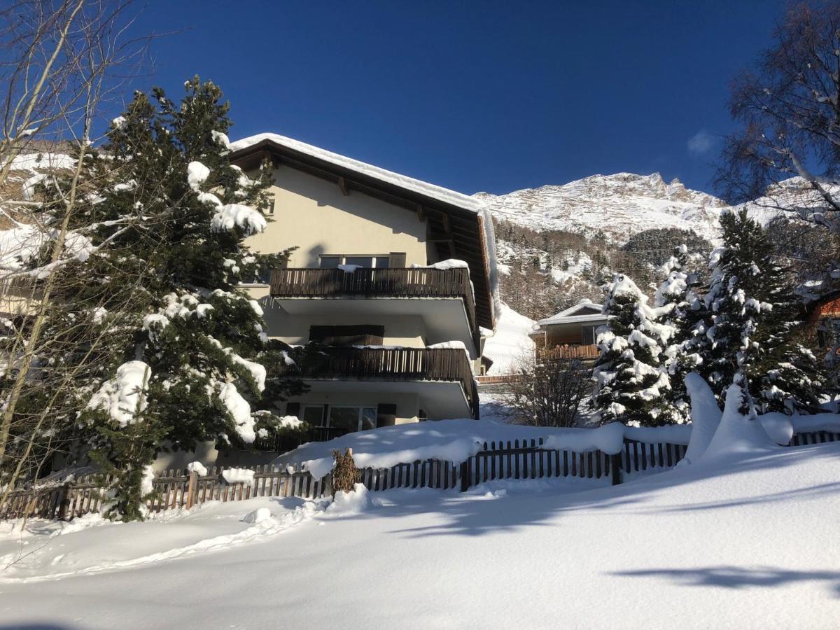 Ferienwohnung Pontresina - Chesa Andrea - Gartensitzplatz Buitenkant foto