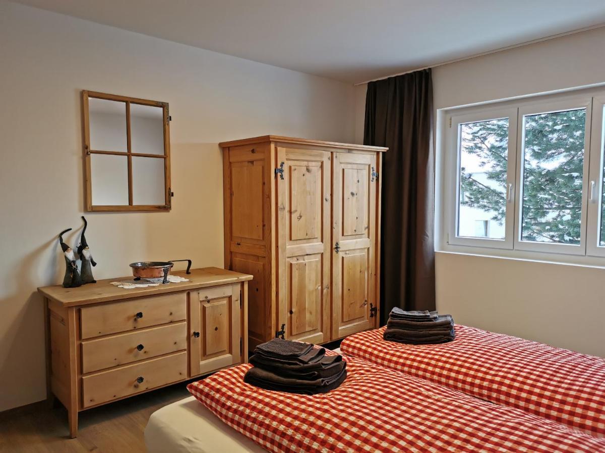 Ferienwohnung Pontresina - Chesa Andrea - Gartensitzplatz Buitenkant foto