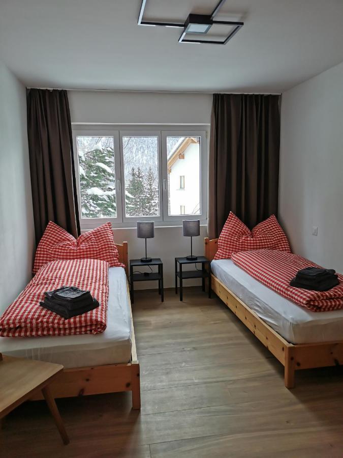 Ferienwohnung Pontresina - Chesa Andrea - Gartensitzplatz Buitenkant foto