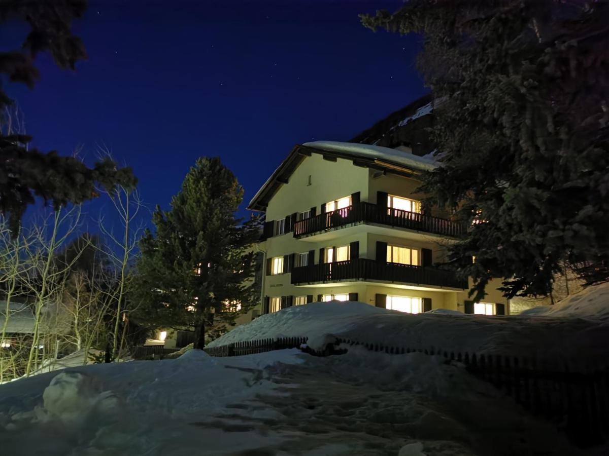 Ferienwohnung Pontresina - Chesa Andrea - Gartensitzplatz Buitenkant foto