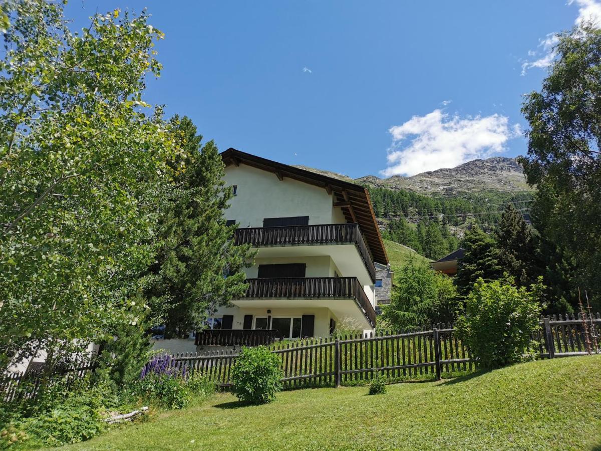 Ferienwohnung Pontresina - Chesa Andrea - Gartensitzplatz Buitenkant foto